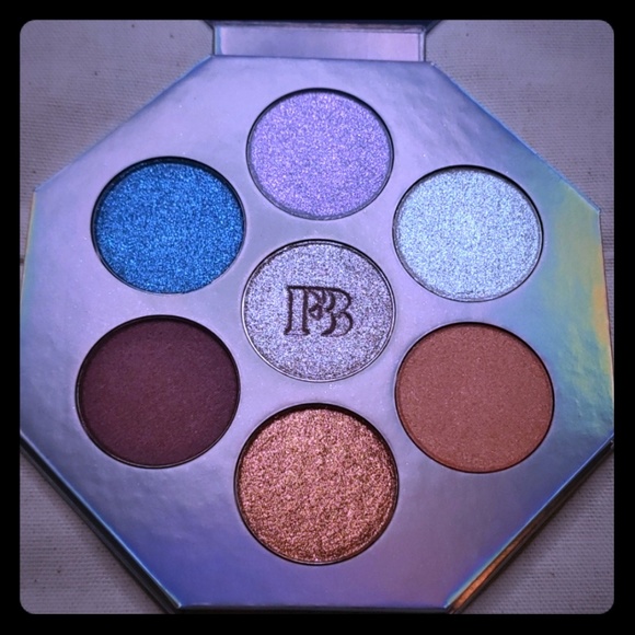 Fenty Beauty Other - Sold out New highlighter palette fenty beauty